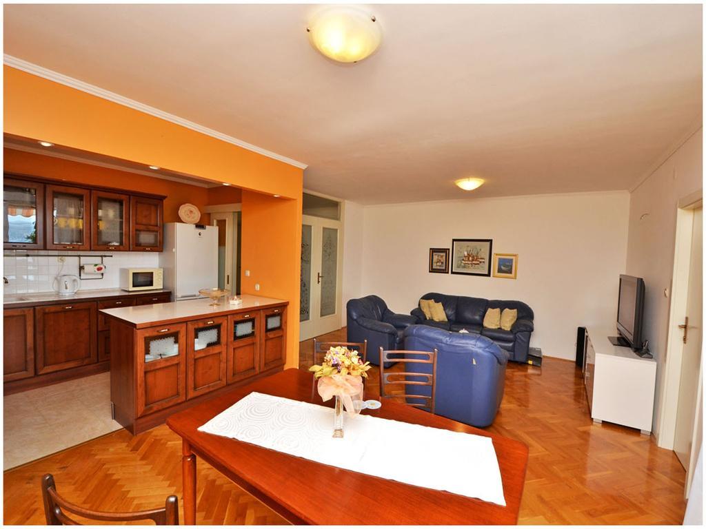 Apartment Laura Podstrana Room photo