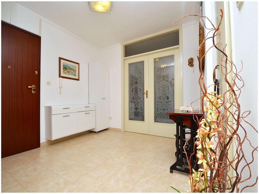 Apartment Laura Podstrana Room photo